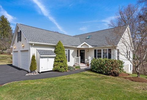81 William Onthank Ln 81 Southborough MA 01772