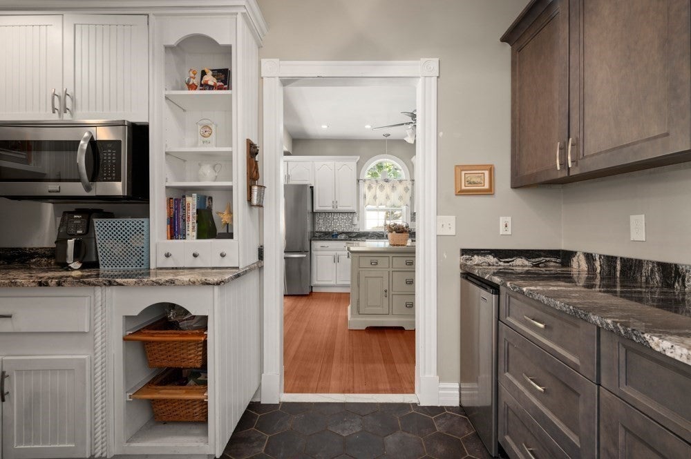15 Perry St, Danvers, MA Photo #10