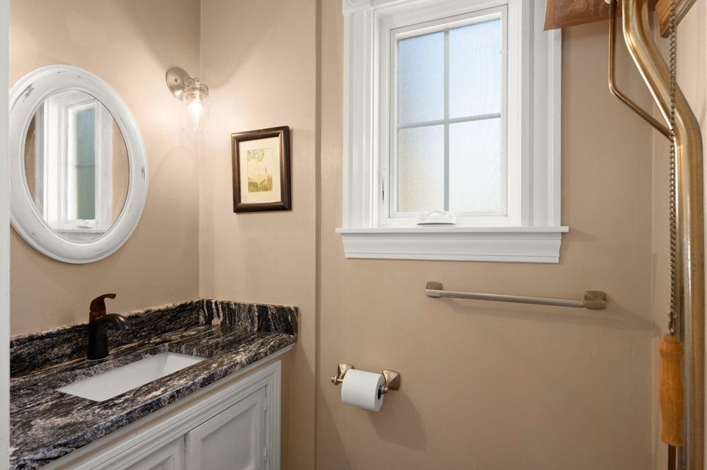 15 Perry St, Danvers, MA Photo #19