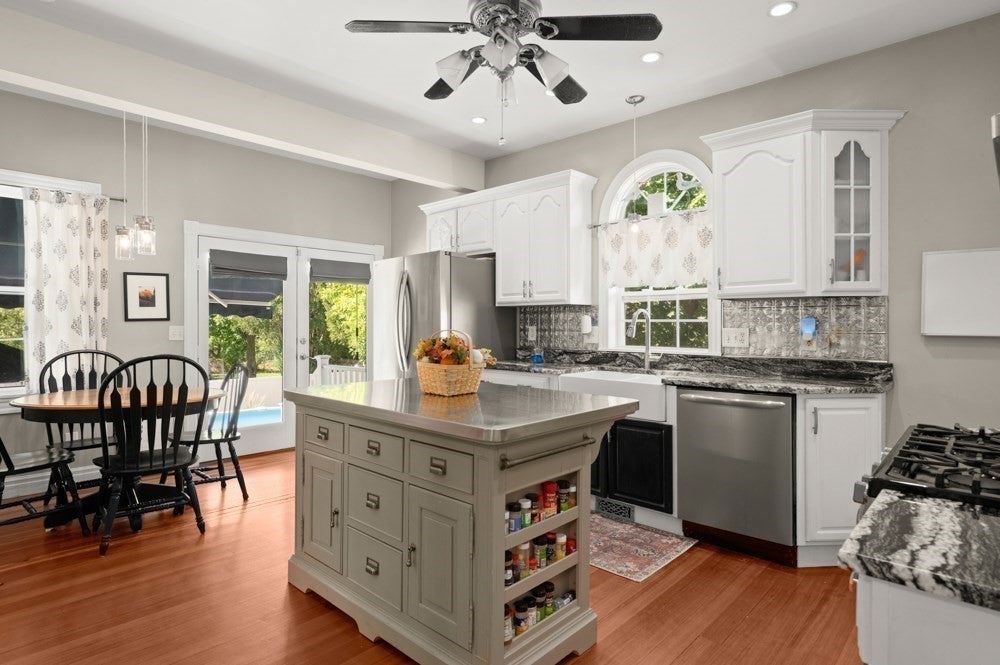 15 Perry St, Danvers, MA Photo #5