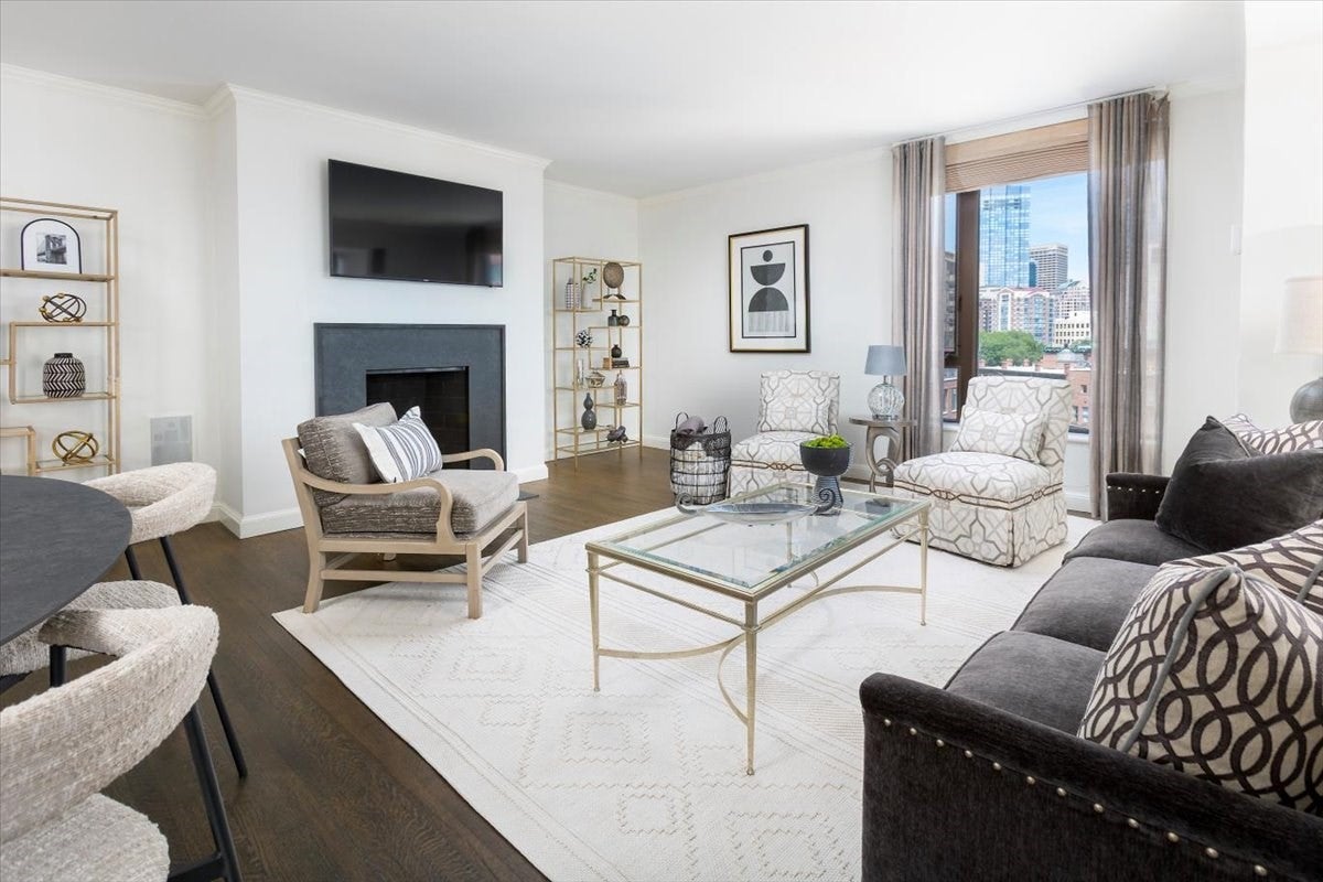 220 Boylston St 1010