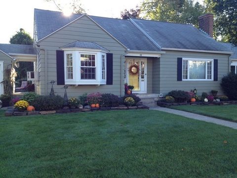 Photo of 46 Cherry Hill, Holyoke, MA 01040 (MLS # 73443854)