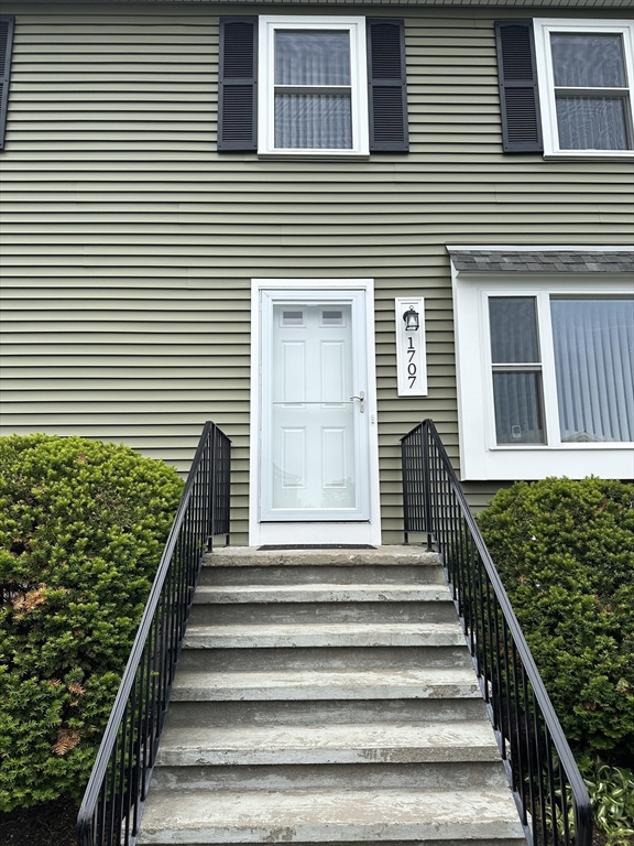 1707 Irving Rd 1707