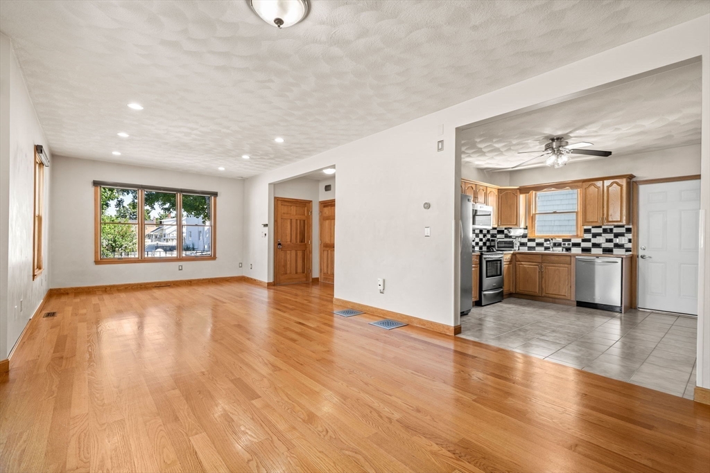 31 Bates St