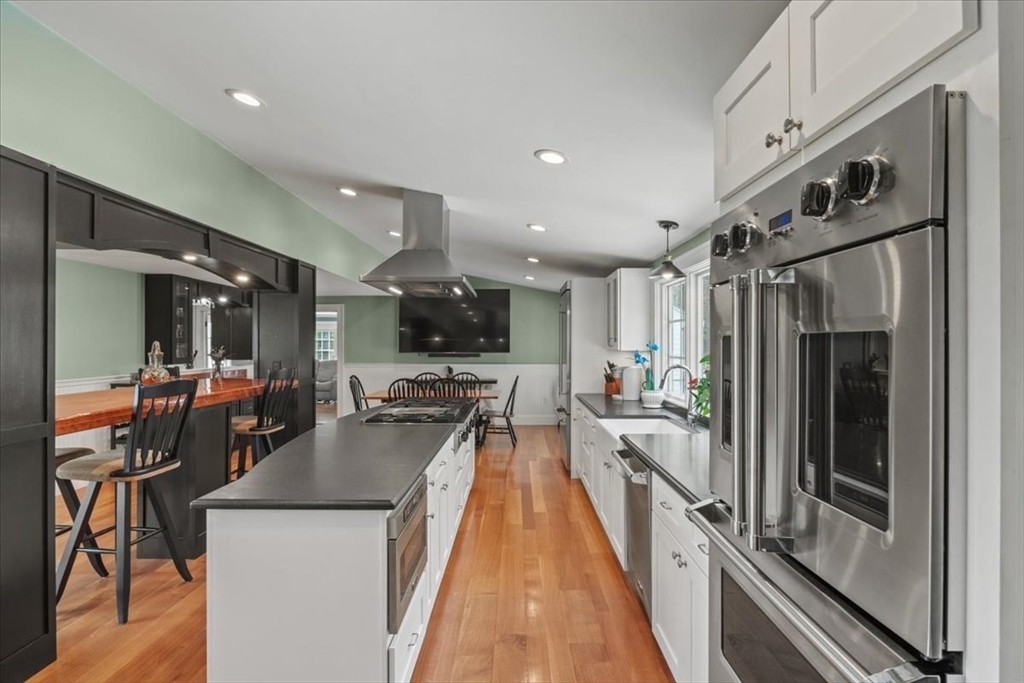 Holliston, Massachusetts 01746, United States, 3 Bedrooms Bedrooms, ,2 BathroomsBathrooms,Residential,Active,107876