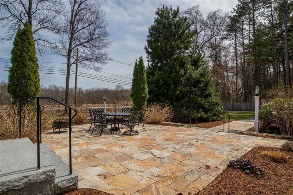 Holliston, Massachusetts 01746, United States, 3 Bedrooms Bedrooms, ,2 BathroomsBathrooms,Residential,Active,107876