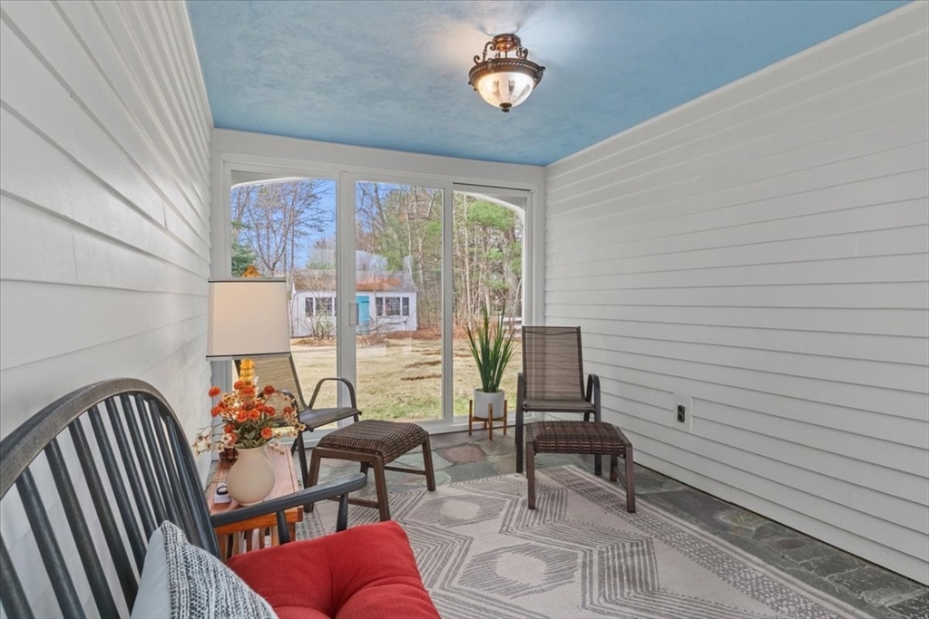 Holliston, Massachusetts 01746, United States, 3 Bedrooms Bedrooms, ,2 BathroomsBathrooms,Residential,Active,107876