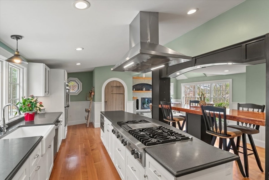 Holliston, Massachusetts 01746, United States, 3 Bedrooms Bedrooms, ,2 BathroomsBathrooms,Residential,Active,107876