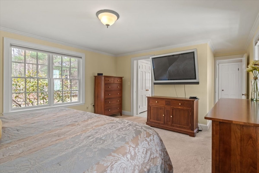 Holliston, Massachusetts 01746, United States, 3 Bedrooms Bedrooms, ,2 BathroomsBathrooms,Residential,Active,107876