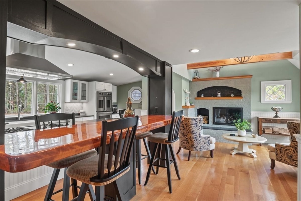 Holliston, Massachusetts 01746, United States, 3 Bedrooms Bedrooms, ,2 BathroomsBathrooms,Residential,Active,107876