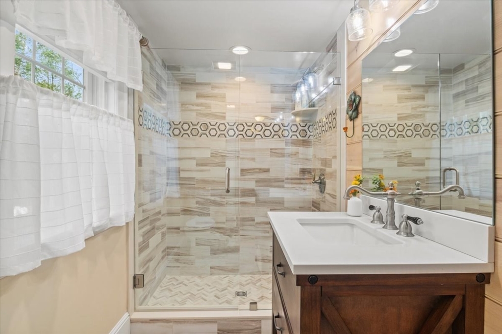 Holliston, Massachusetts 01746, United States, 3 Bedrooms Bedrooms, ,2 BathroomsBathrooms,Residential,Active,107876