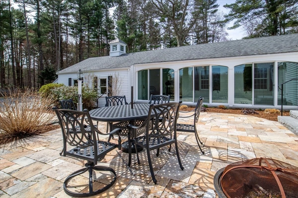 Holliston, Massachusetts 01746, United States, 3 Bedrooms Bedrooms, ,2 BathroomsBathrooms,Residential,Active,107876