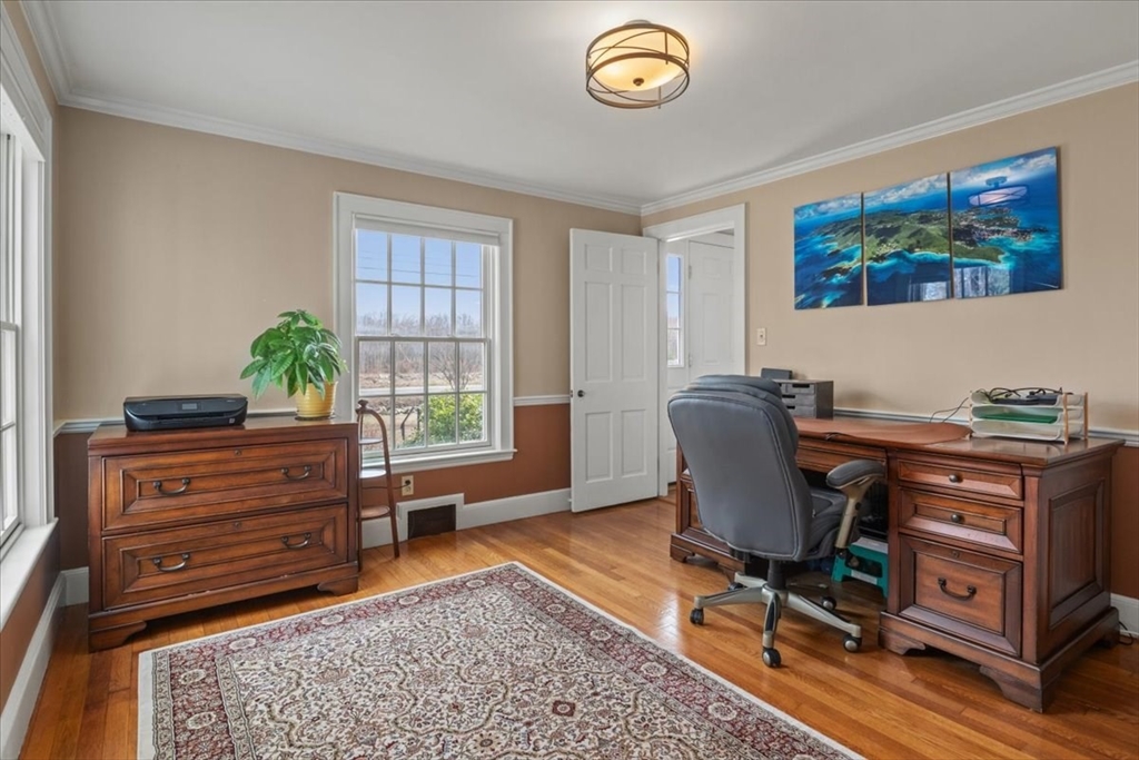 Holliston, Massachusetts 01746, United States, 3 Bedrooms Bedrooms, ,2 BathroomsBathrooms,Residential,Active,107876