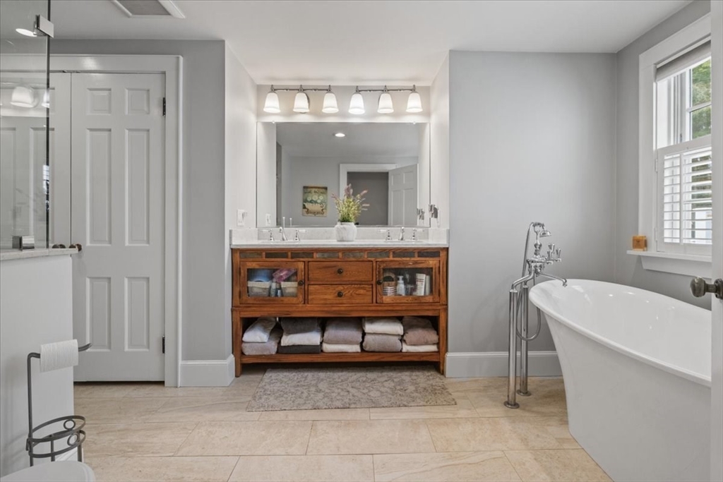 Holliston, Massachusetts 01746, United States, 3 Bedrooms Bedrooms, ,2 BathroomsBathrooms,Residential,Active,107876