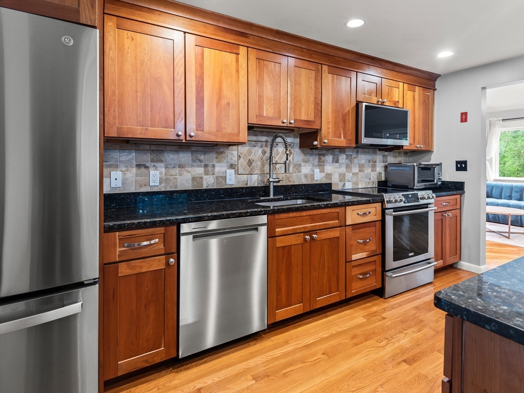 65 Briarcliff Ln, Holliston, MA Photo #11