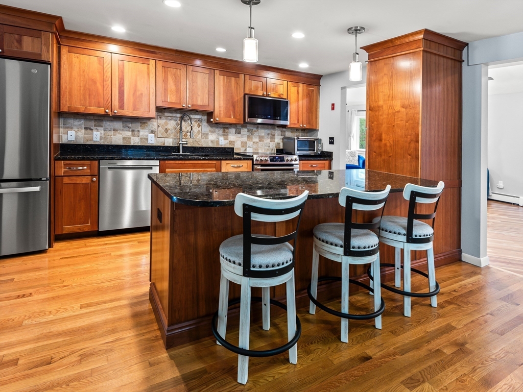 65 Briarcliff Ln, Holliston, MA Photo #10