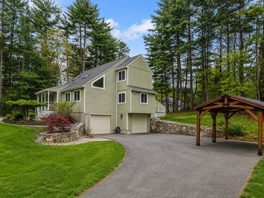65 Briarcliff Ln