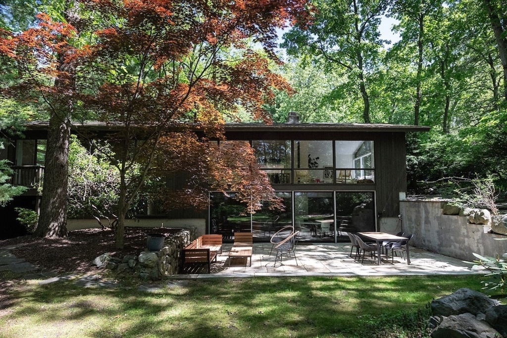 11 Trotting Horse Dr