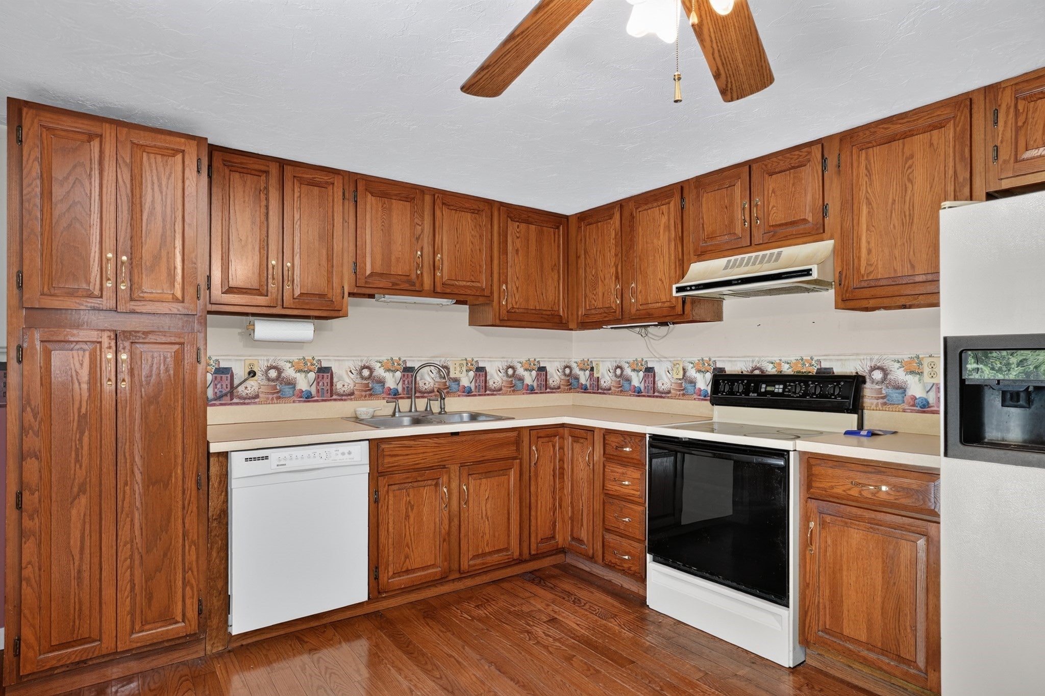 68 School St, Upton, MA, 68 School St, Upton, MA Photo #9