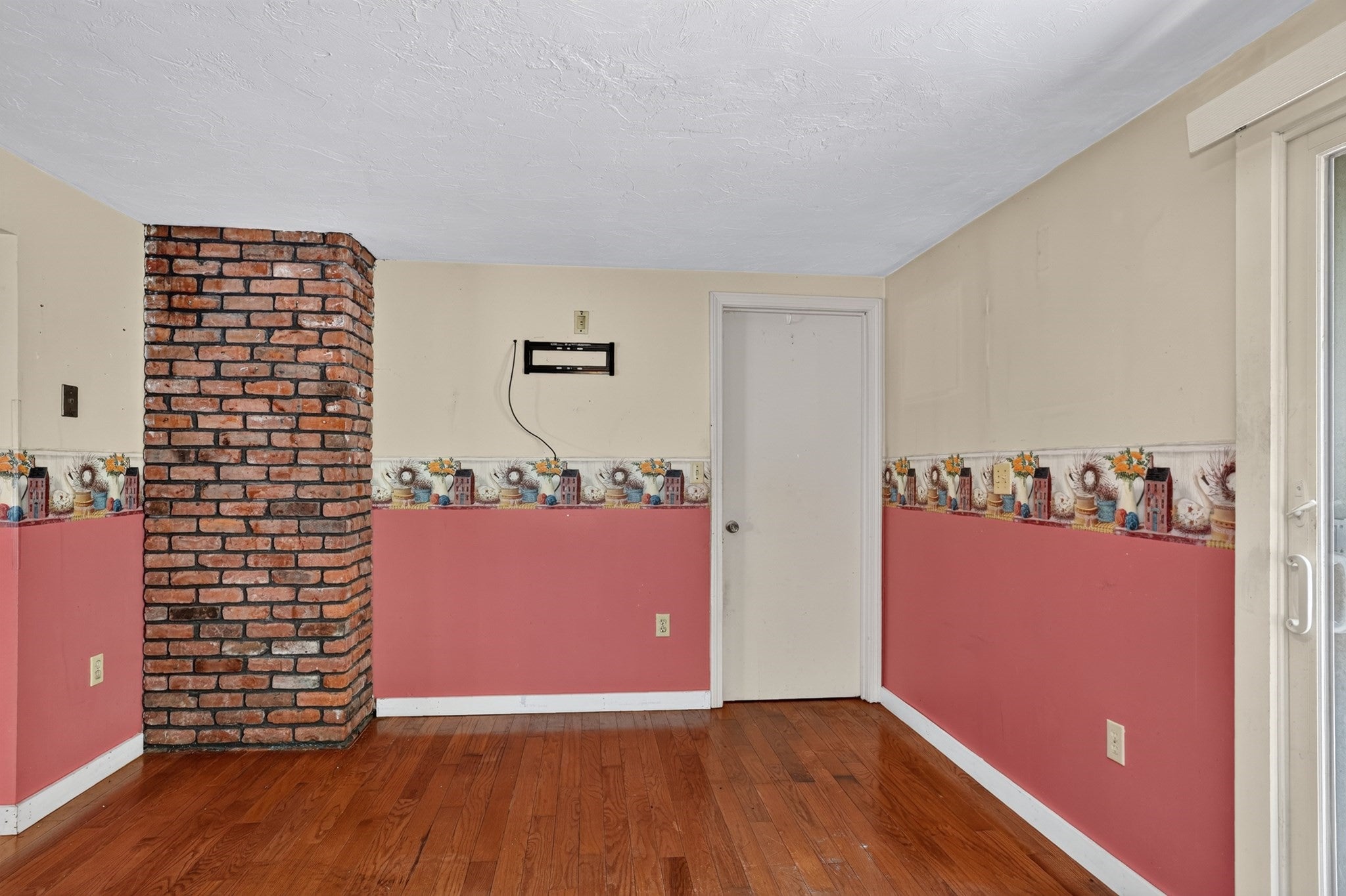 68 School St, Upton, MA, 68 School St, Upton, MA Photo #8