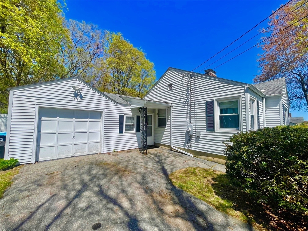 7 Woodway Drive