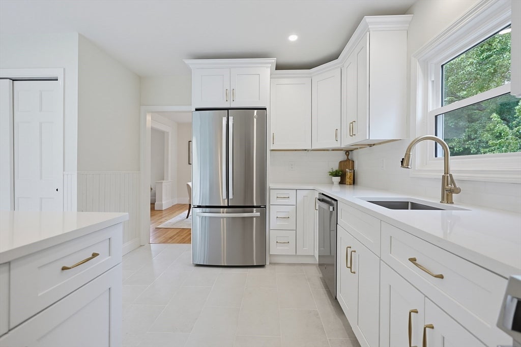 30 Barrett Ave, Worcester, MA Photo #11