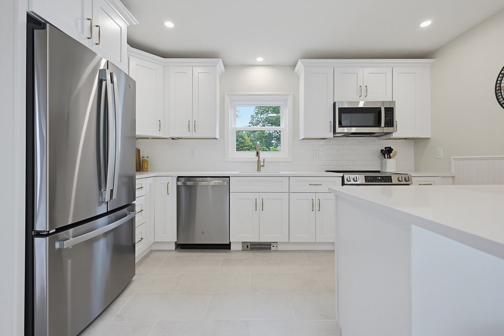 30 Barrett Ave, Worcester, MA Photo #10