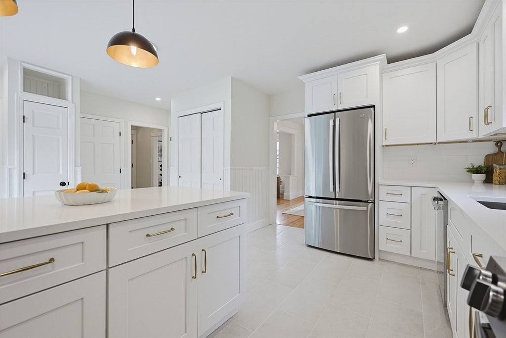 30 Barrett Ave, Worcester, MA Photo #12