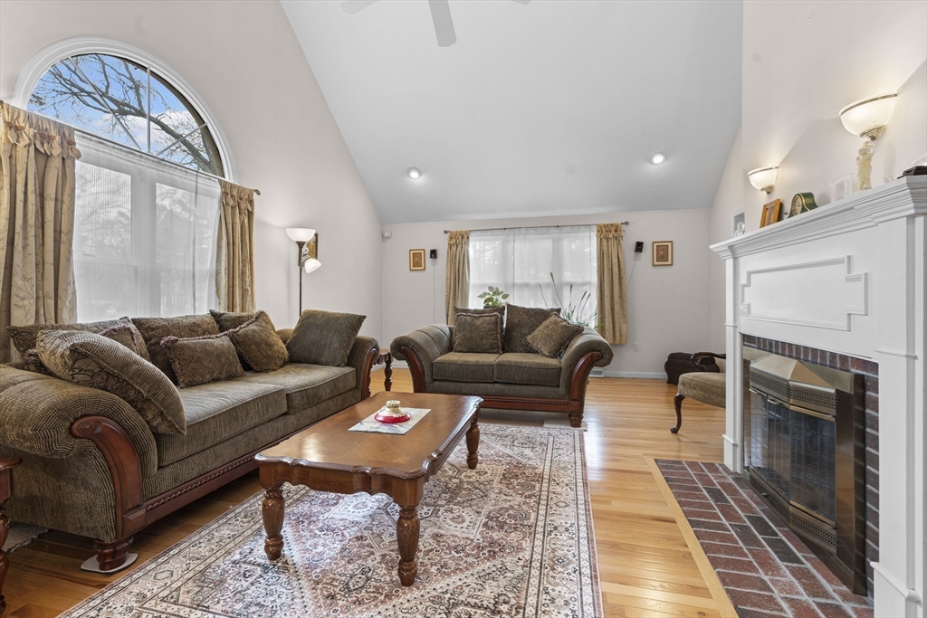 5 Eileen Rd