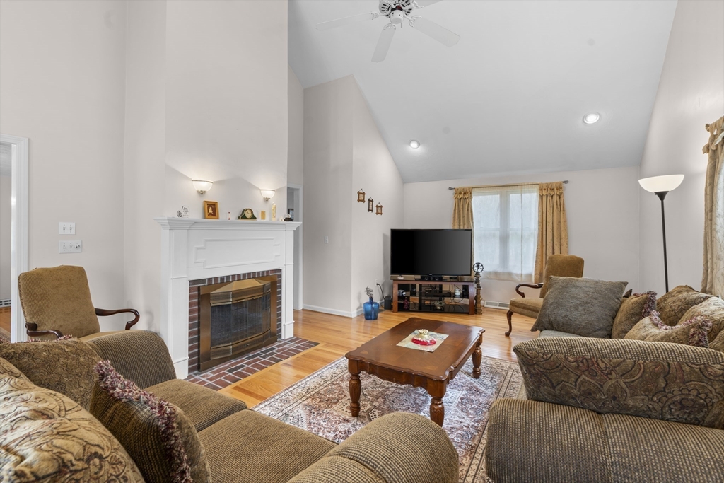 5 Eileen Rd