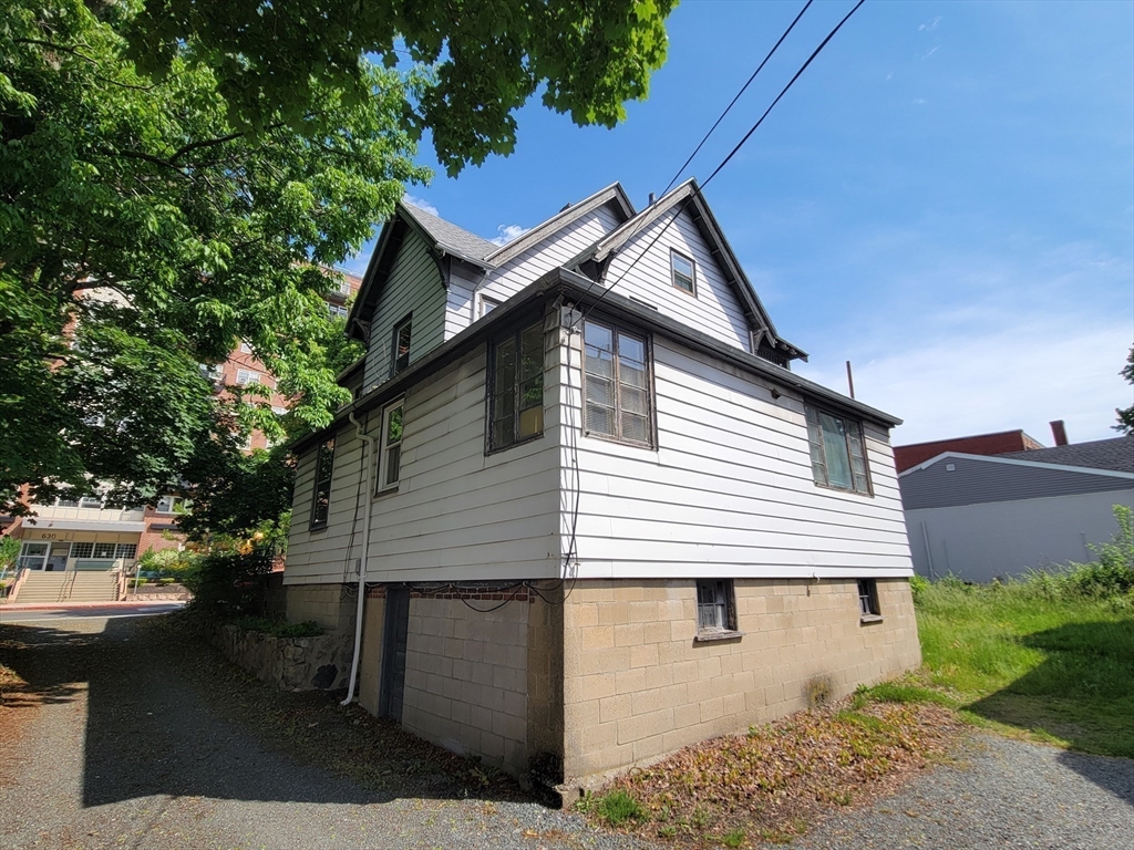 635 Salem St