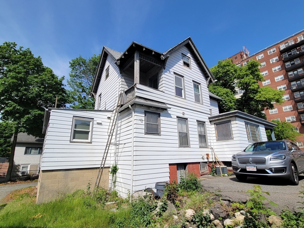 635 Salem St