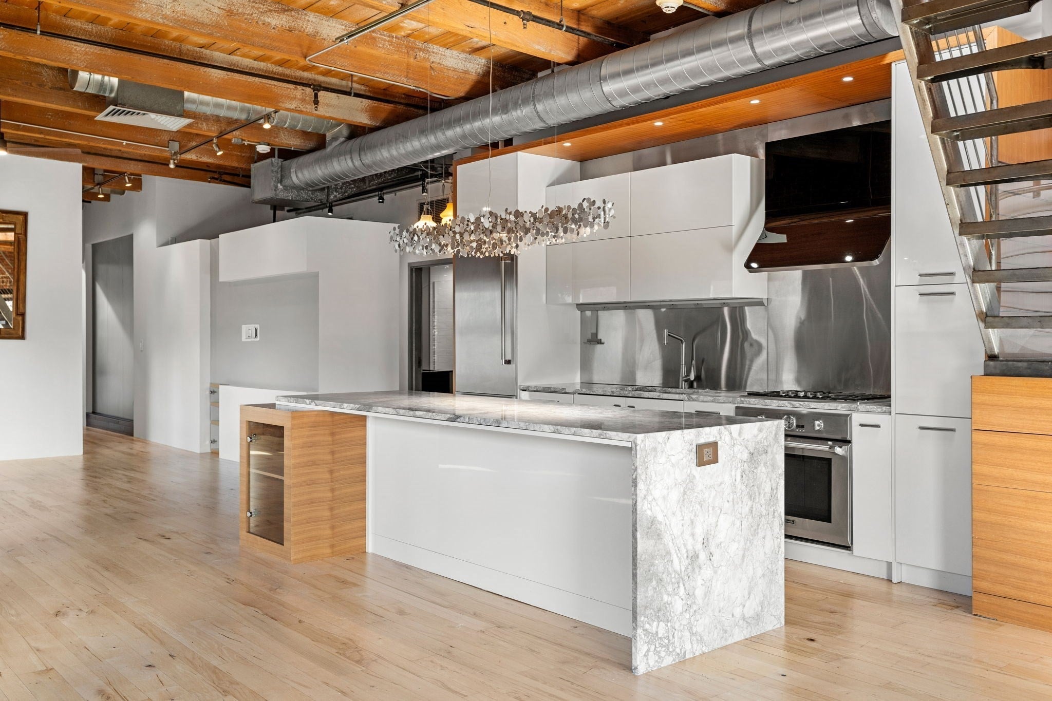 21 Wormwood St 623