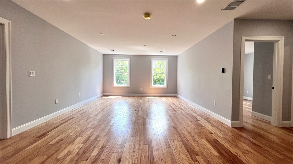 585 Washington St 0305