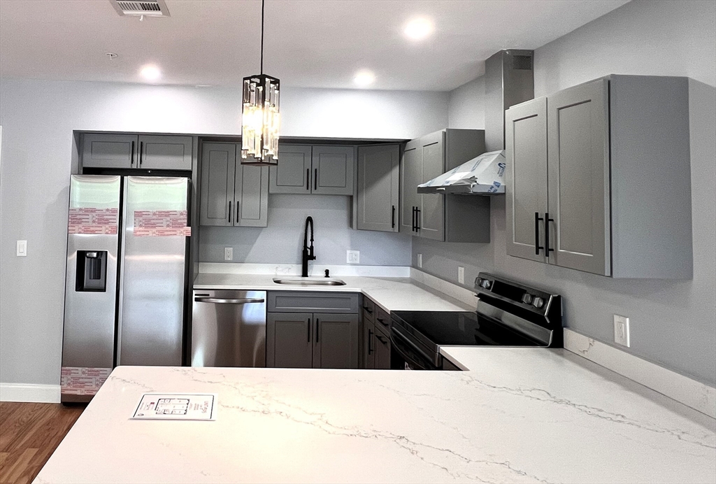585 Washington St 0305