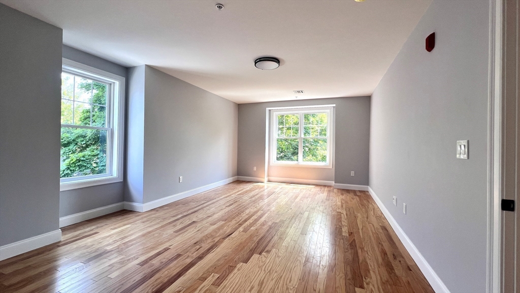 585 Washington St 0305