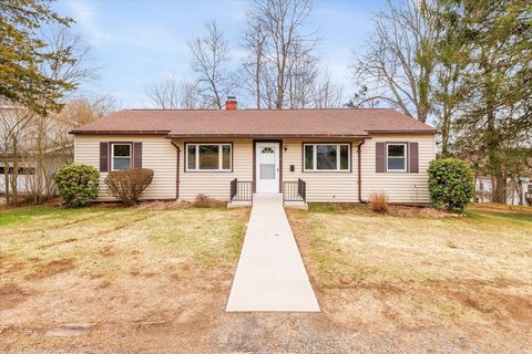 26 Roosevelt Dr Southbridge MA 01550