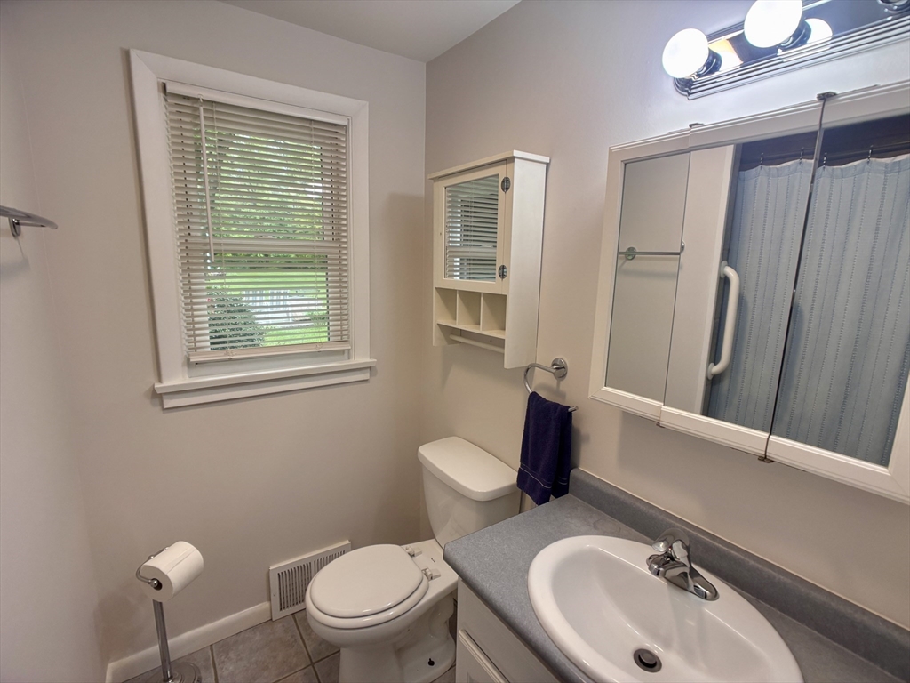 9 Vanguard Ln, Longmeadow, MA Photo #22