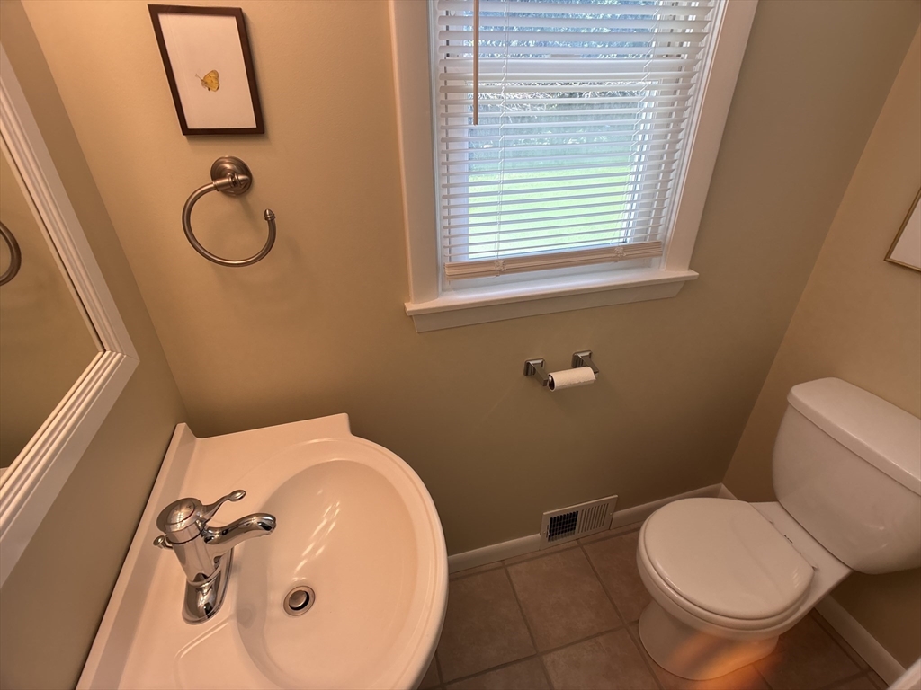 9 Vanguard Ln, Longmeadow, MA Photo #24