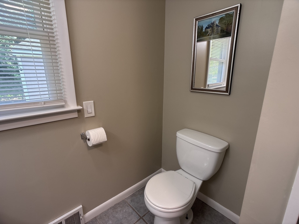 9 Vanguard Ln, Longmeadow, MA Photo #26