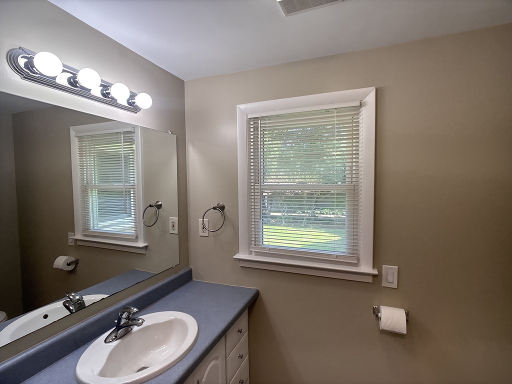 9 Vanguard Ln, Longmeadow, MA Photo #25
