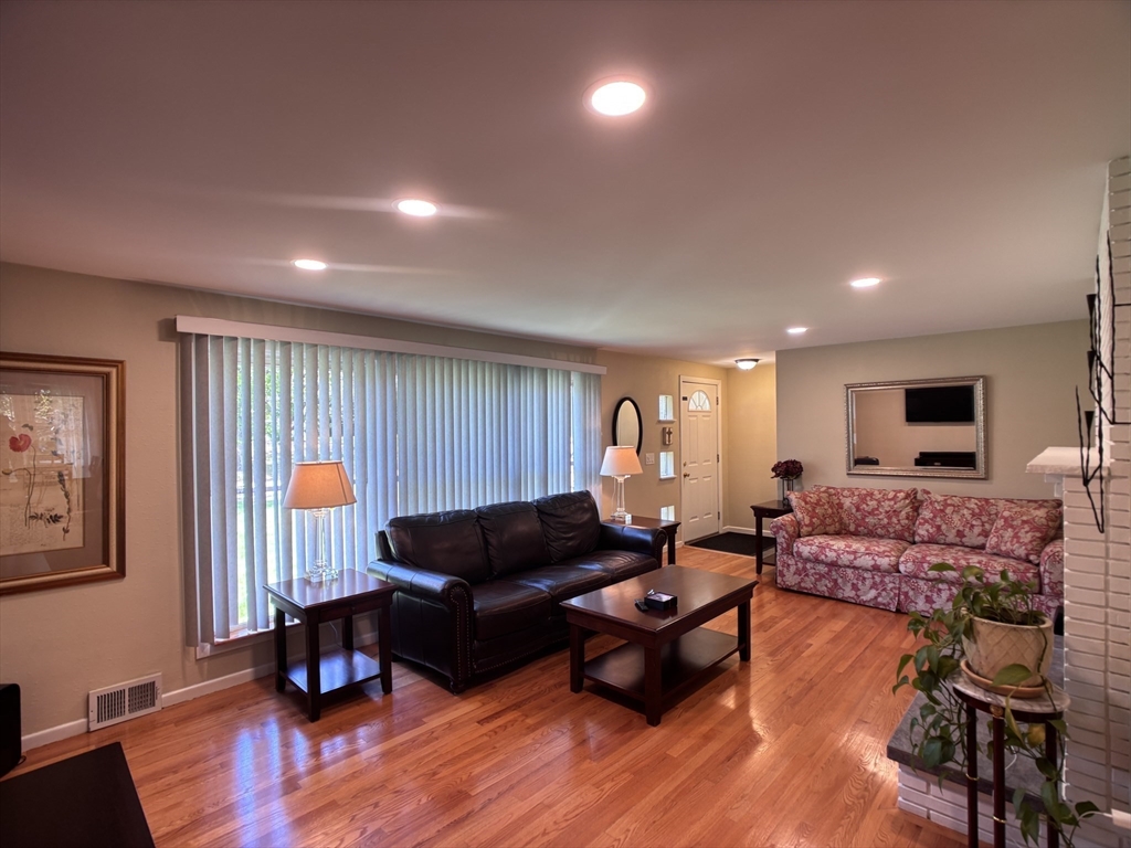 9 Vanguard Ln, Longmeadow, MA Photo #13