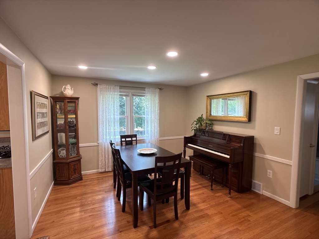 9 Vanguard Ln, Longmeadow, MA Photo #11