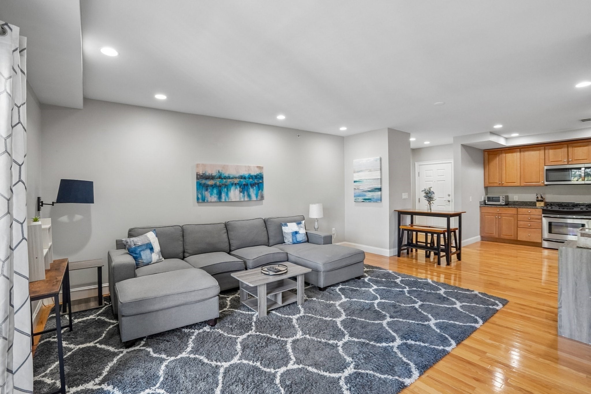 Click for 328 Copeland St #3A, Quincy, MA slideshow