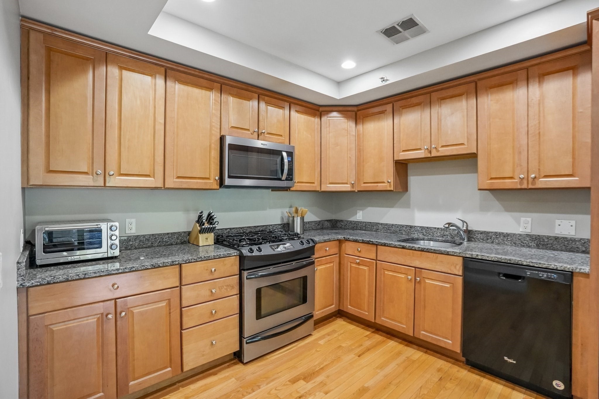 328 Copeland St 3A, Quincy MA 02169