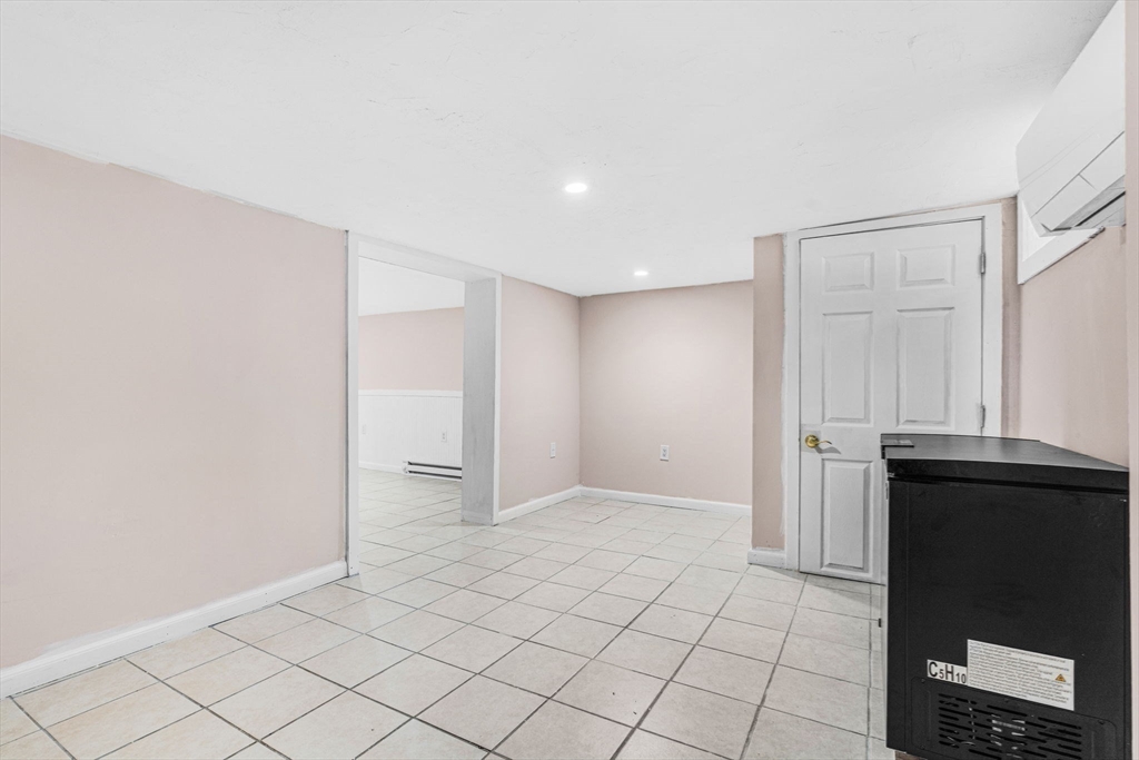 Hopedale, Massachusetts 01747, United States, 3 Bedrooms Bedrooms, ,2 BathroomsBathrooms,Residential,Pending,126174