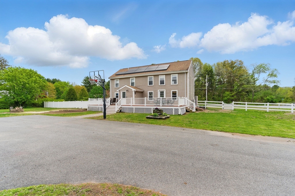 Hopedale, Massachusetts 01747, United States, 3 Bedrooms Bedrooms, ,2 BathroomsBathrooms,Residential,Pending,126174