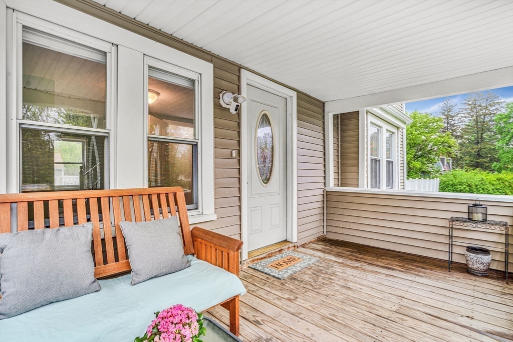 Hopedale, Massachusetts 01747, United States, 3 Bedrooms Bedrooms, ,2 BathroomsBathrooms,Residential,Pending,126174