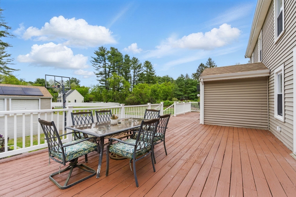 Hopedale, Massachusetts 01747, United States, 3 Bedrooms Bedrooms, ,2 BathroomsBathrooms,Residential,Pending,126174