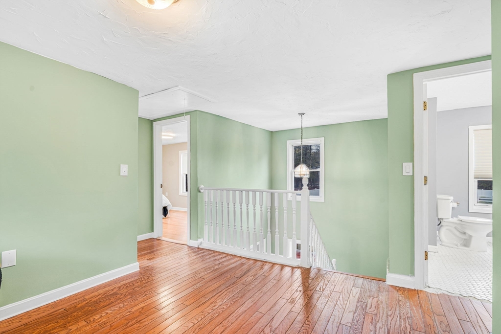 Hopedale, Massachusetts 01747, United States, 3 Bedrooms Bedrooms, ,2 BathroomsBathrooms,Residential,Pending,126174